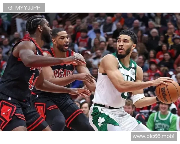 西蒙斯27分布泽利斯26分 绿军轻取公牛迎四连胜